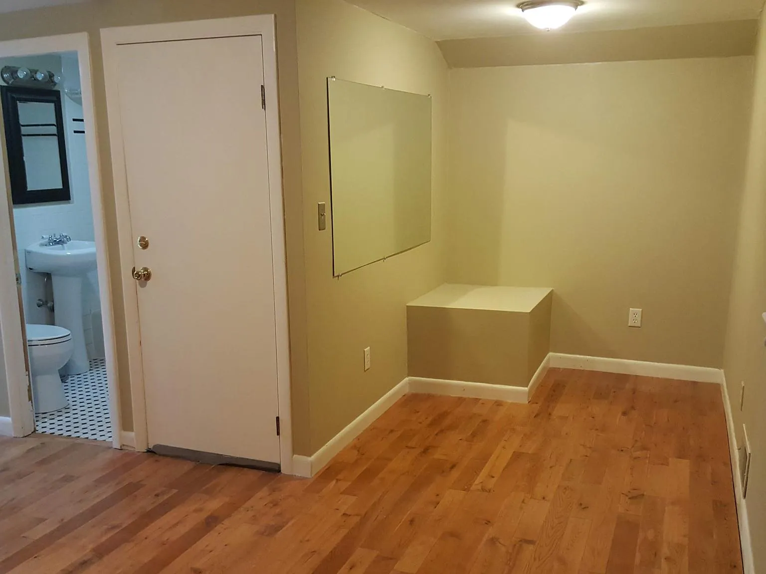 2 bed, 1040 sqft, $2,650 — Photo 3