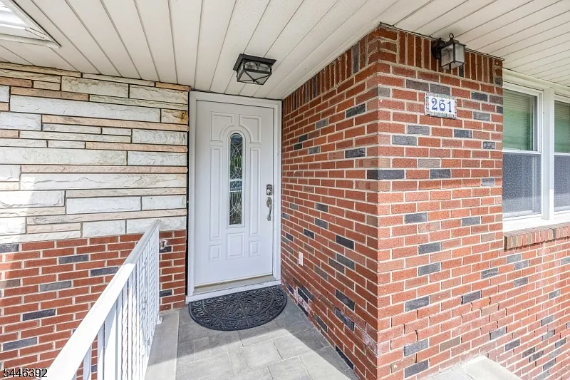 3 bed, 1.0 bath, $3,200 — Photo 3