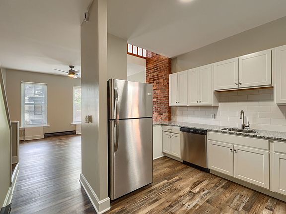 3rd image of 1603 Green St Unit 2