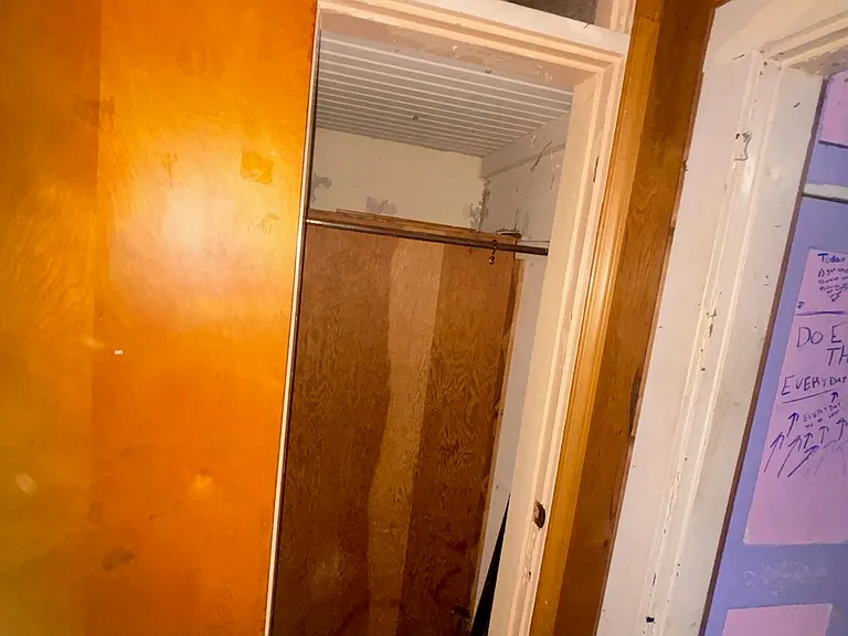108 E Shipping St — Photo 17