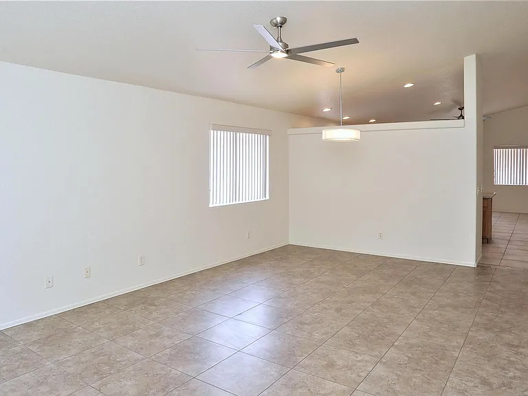 2633 W Cezanne Cir — Photo 4