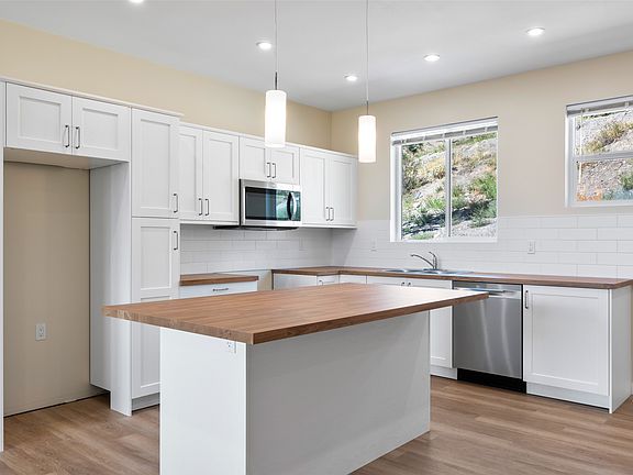 4th image of 2733 Grandview Hts
