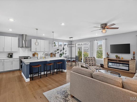 5th image of 656 Moffett Laurel Dr