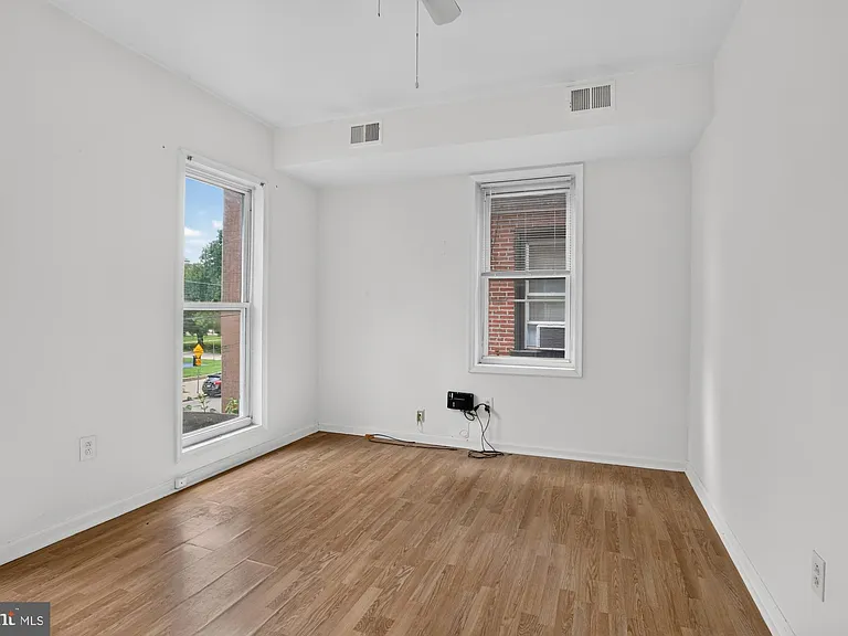 129 W Susquehanna Ave #2F — Photo 9