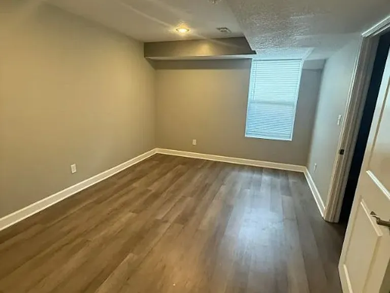 601 S Hillcrest St — Photo 12