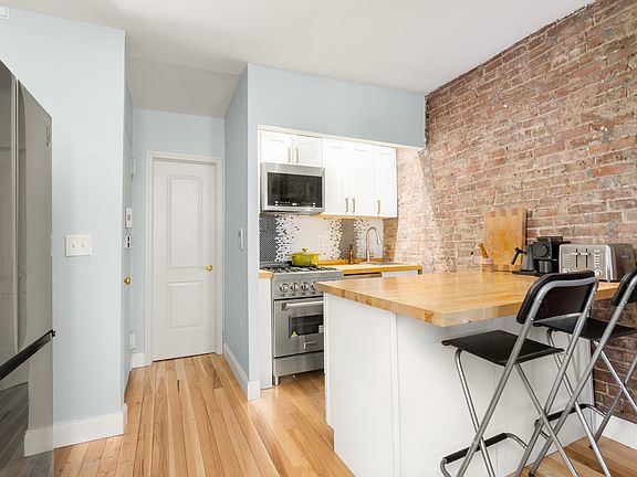 3rd image of 428 W 46th St APT 1A