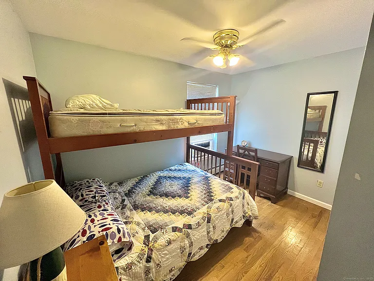 906 E Broadway — Photo 15