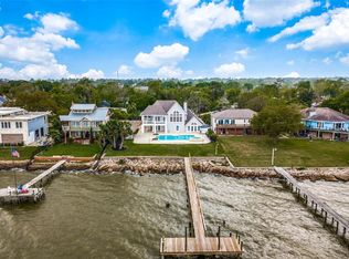 16 Bay Oaks Rd, La Porte, TX 77571