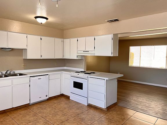 5th image of 4700 Columbus St APT J