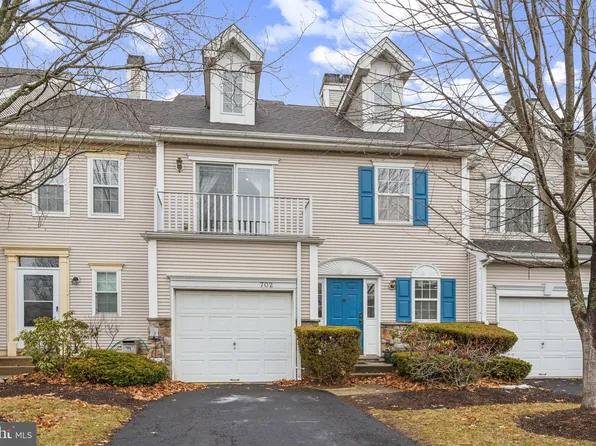 702 Ascot Ct, North Wales, PA 19454