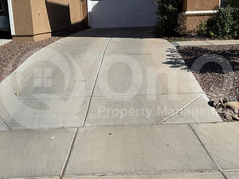 1195 E Gail Dr — Photo 2