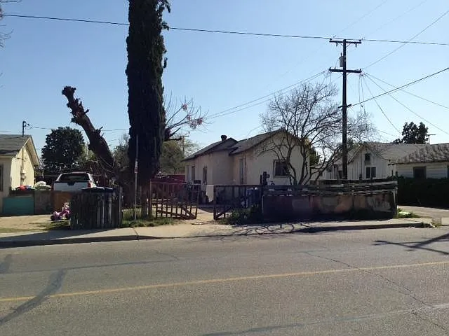 1934 Thompson Ave photo 1
