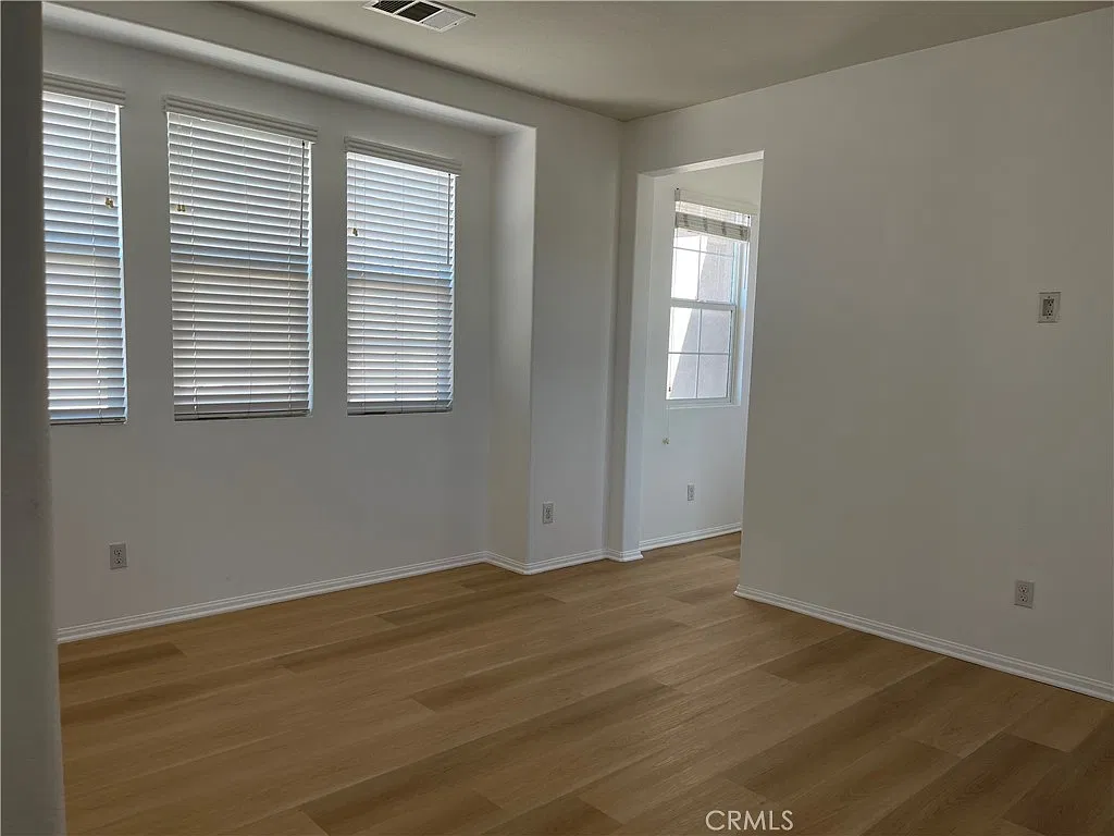 3 bed, 2011 sqft, $3,800 — Photo 4