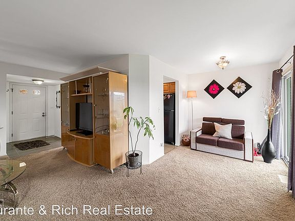 5th image of 255 Green Knoll Ln