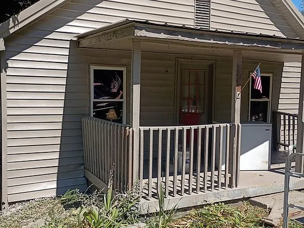 206 3rd St, Cloverport, KY 40111