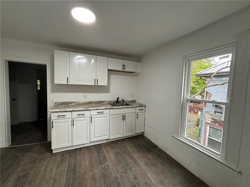 Building Photo - 160 Boardman St #B