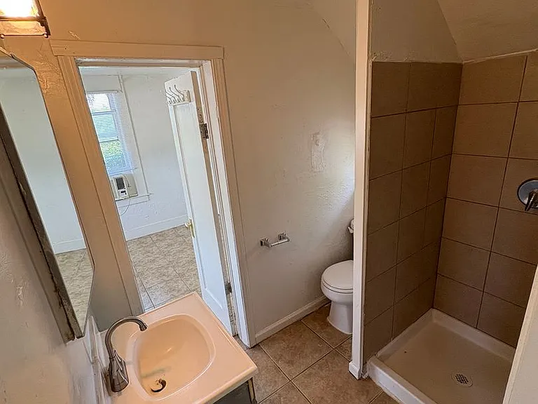 467 1/2 N Alta Ave — Photo 12