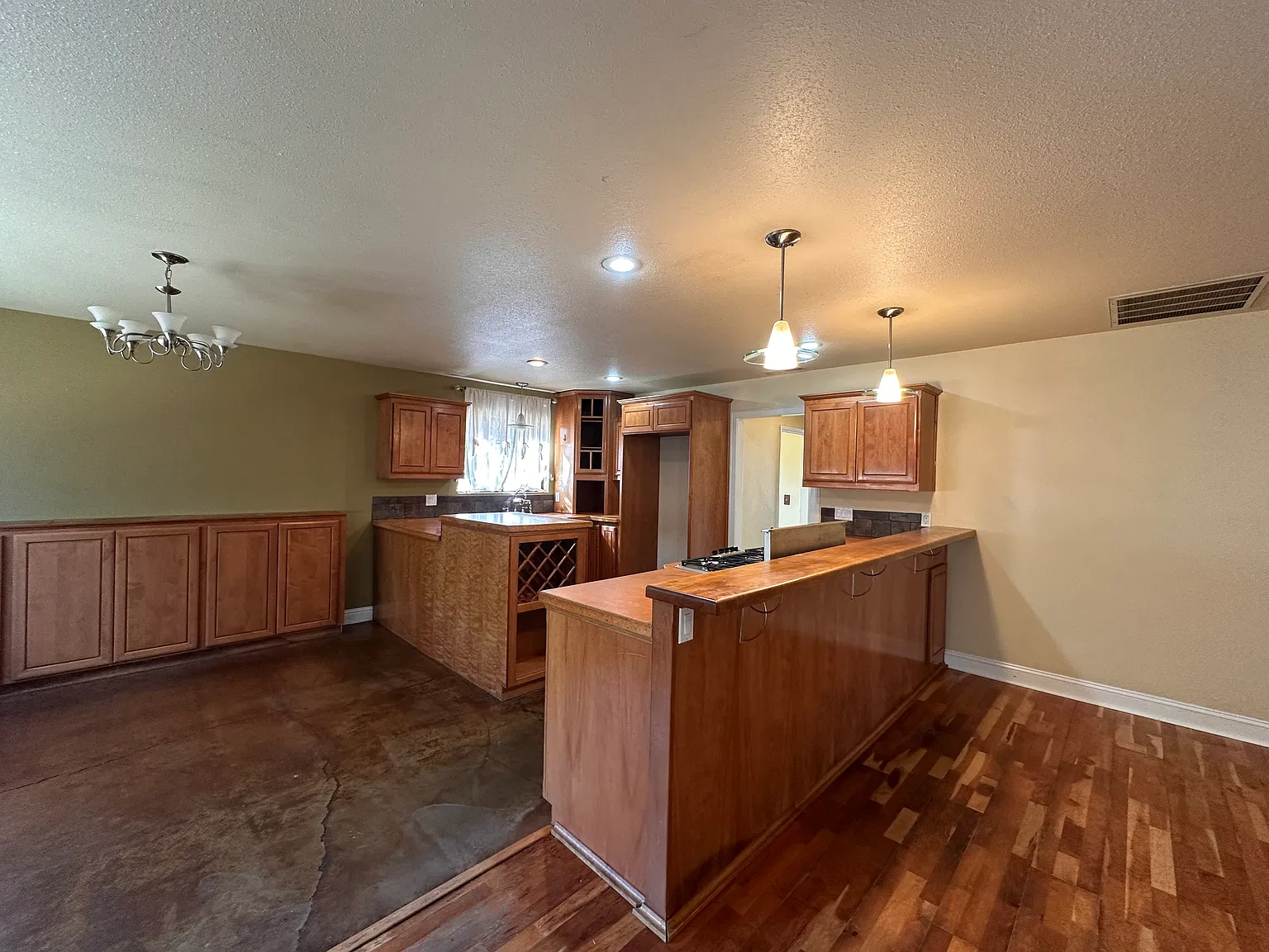 3 bed, 1800 sqft, $2,400 — Photo 3