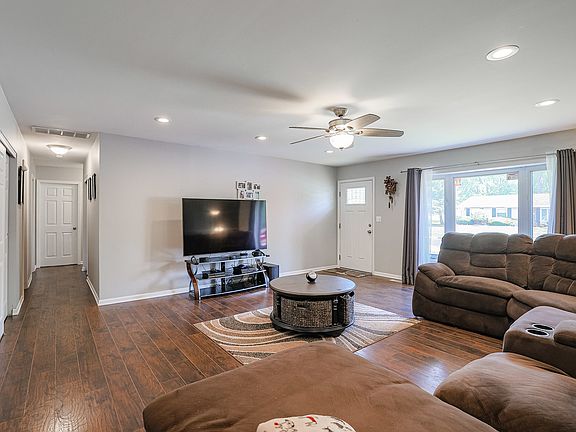 3rd image of 8046 Northway Dr