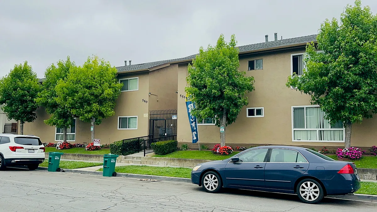 Building Photo - 560 E Pleasant St #8