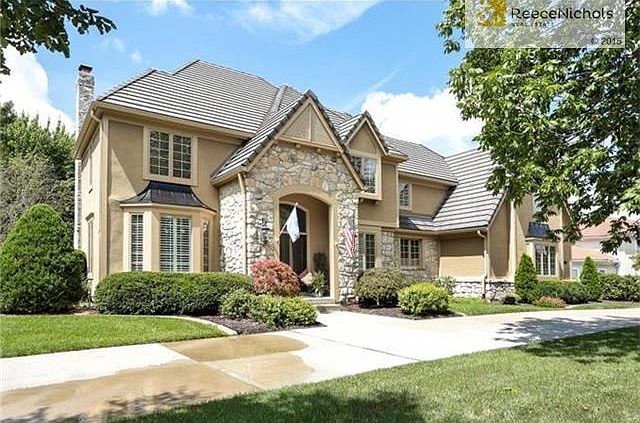 Welcome to 11716 Overbrook Rd in beautiful Hallbrook Farms!