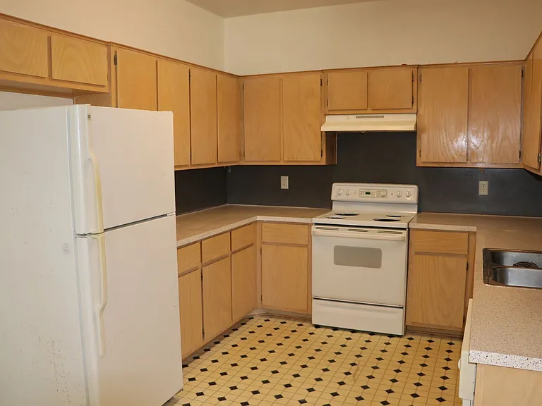 2802 Edgefield St — Photo 5