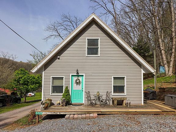 5th image of 2225 Lake Dr