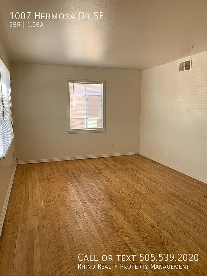 Welcome To Ridgecrest! Cozy 2 Bedroom, 1 Bath Available Now! — Photo 2