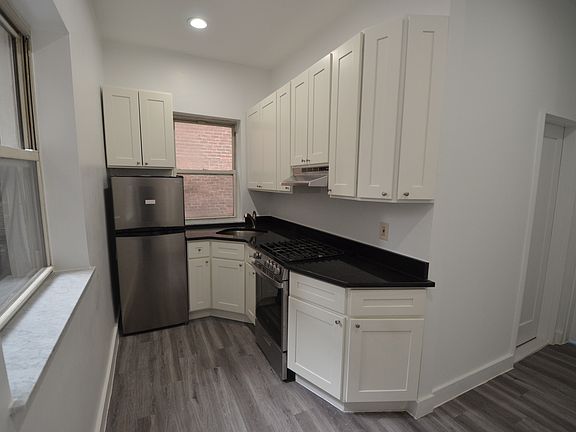 4th image of 111 Peterborough St #5