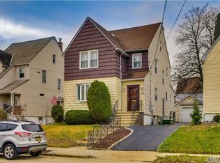 216 Locust St, Valley Stream, NY 11581