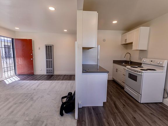 3rd image of 1131 Roewill Dr #5