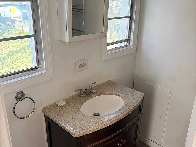 148 E Herndon St — Photo 8