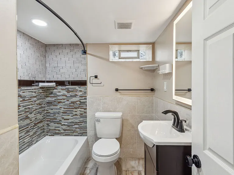 1450 N Marston St — Photo 36