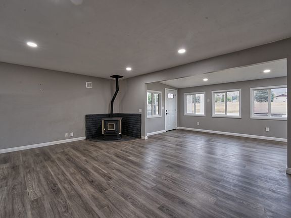 4th image of 8119 Tamarisk Rd