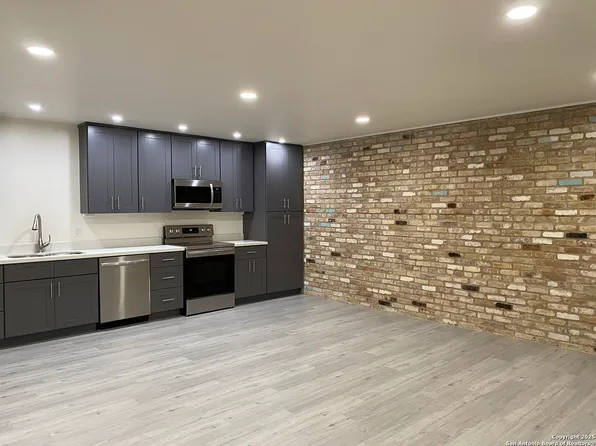 215 W Mistletoe #C, San Antonio, TX 78212