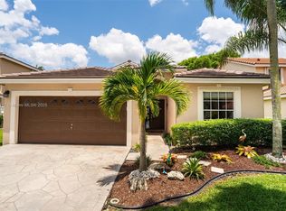 921 SW 176th Ave, Pembroke Pines, FL 33029
