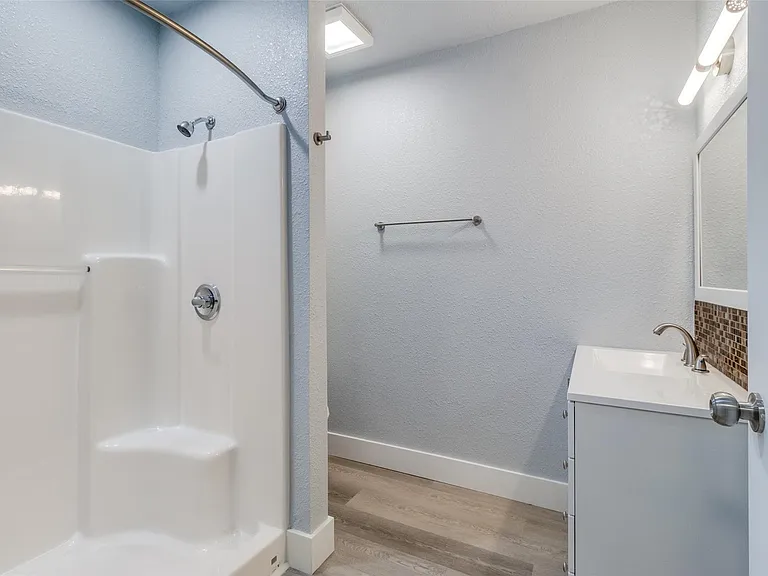 100 County Road 4140 — Photo 31