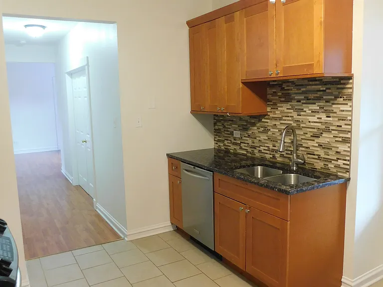 1566 Dewey Ave #2F — Photo 4