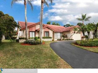 8861 N Lake Dasha Dr, Plantation, FL 33324