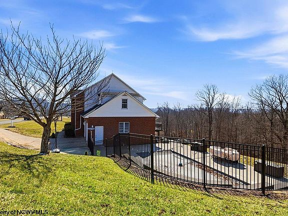 2nd image of 4273 Wexford Way