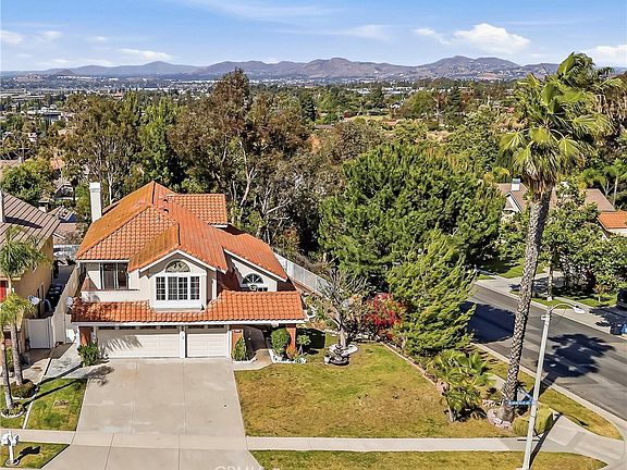 4th image of 2201 Bloomfield Ln