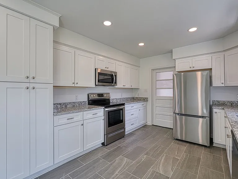 118 1st Ave — Photo 6
