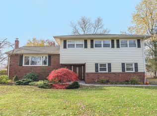 12 Oldchester Dr, Parsippany, NJ 07054