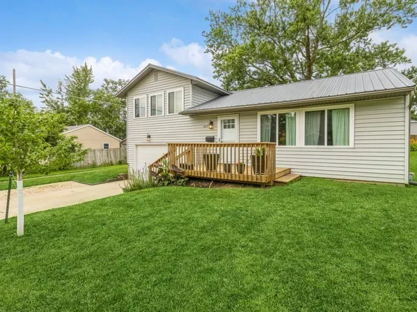 407 E 21st St S, Newton, IA 50208