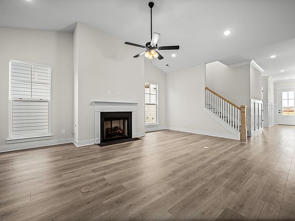 3rd image of 5814 Willoughby Way