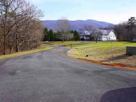 4th image of 1070 Farm Rd