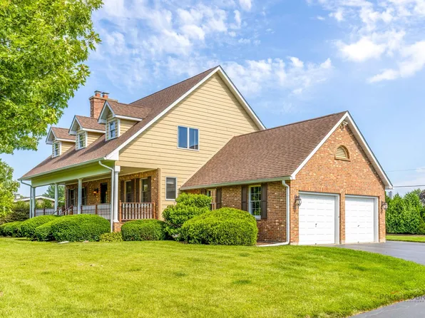 22205 W Pineview Dr, Antioch, IL 60002