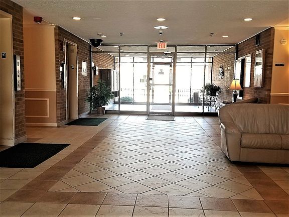 3rd image of 1717 W Crystal Ln Unit 612