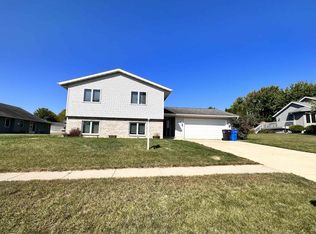 202 Jennifer Ln, Fall River, WI 53932