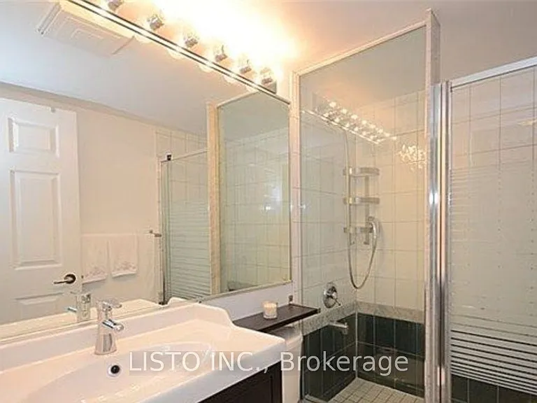 8 Lee Centre Dr #2009 — Photo 7